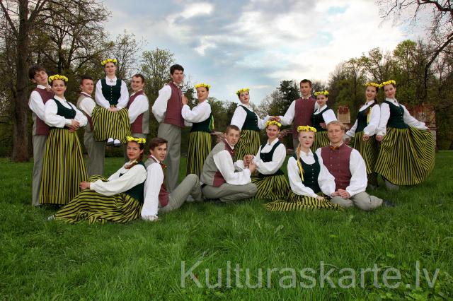 Elejas muižas parkā